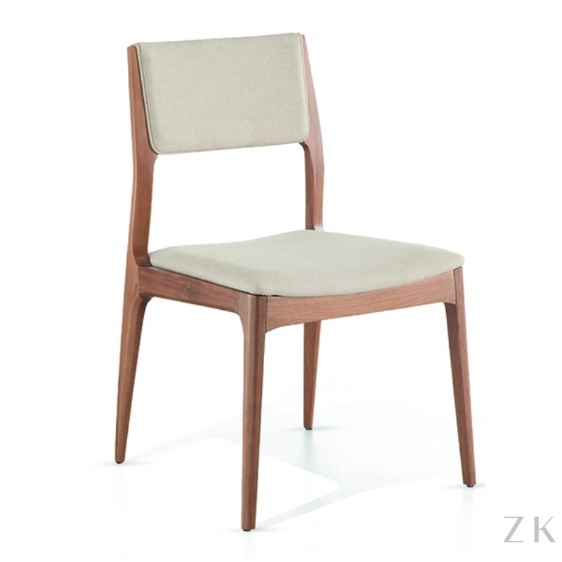 CADEIRA EM MADEIRA ESTOFADA