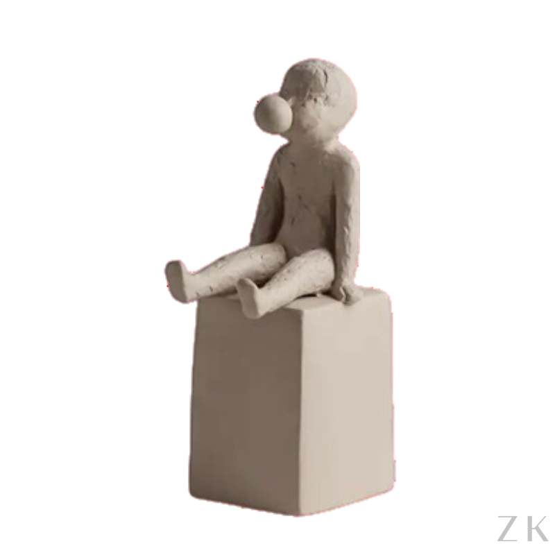 ESCULTURA MENINO COM CHICLETE