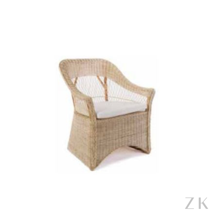 POLTRONA EM RATTAN